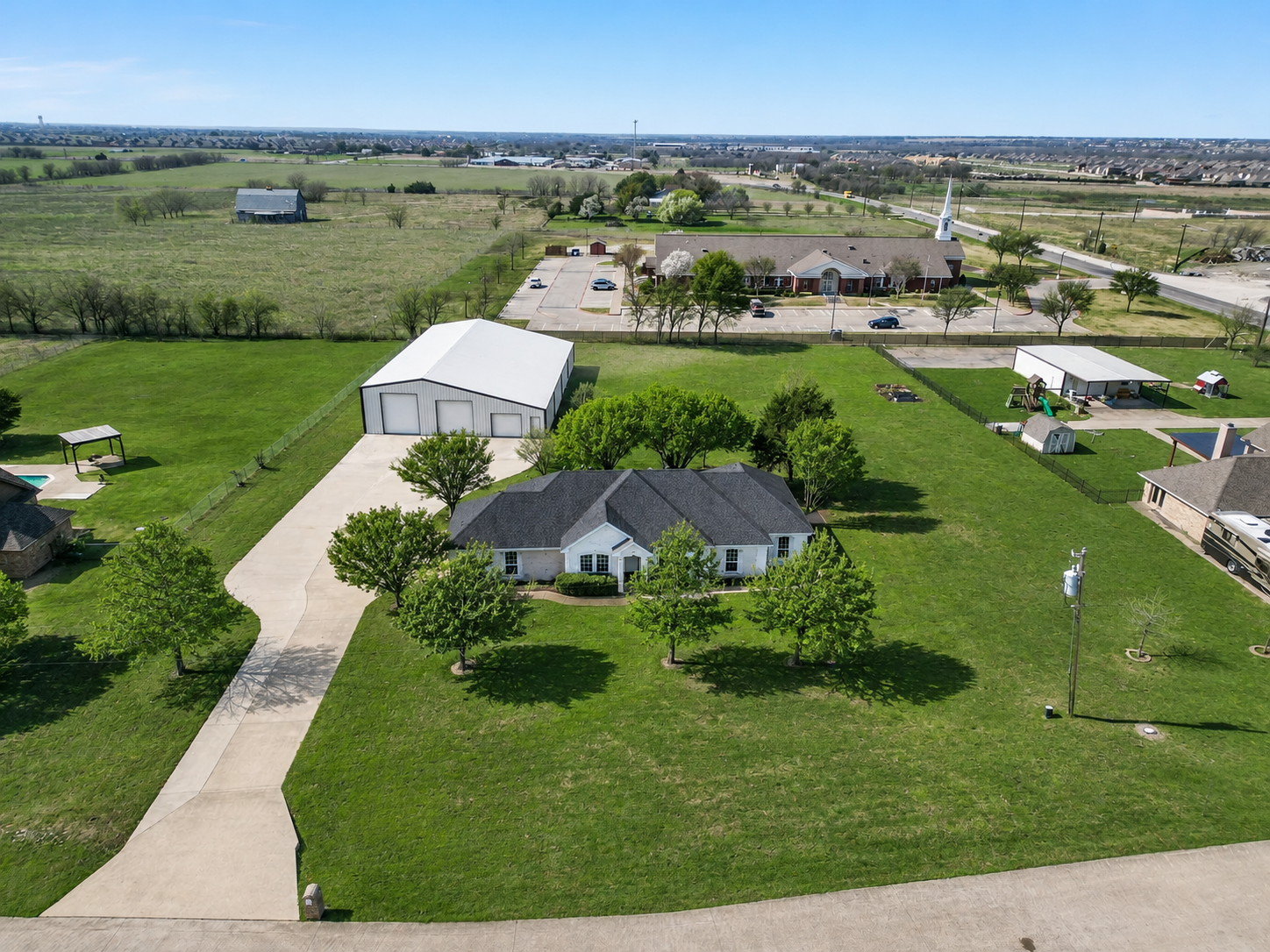 Tranquil 1.5 Acre Retreat at GoldenMeadow